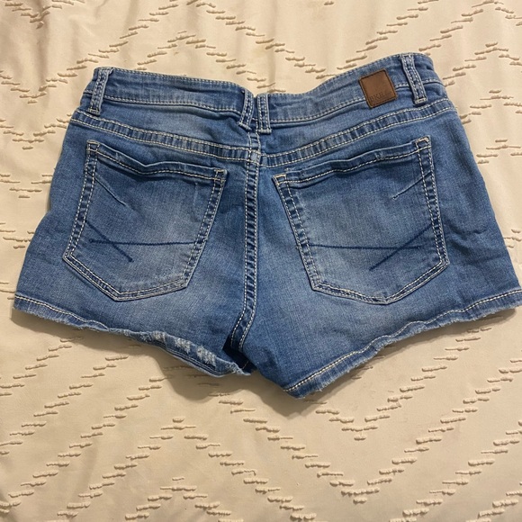 BKE Stella Light Jean Shorts size 29 EUC - Picture 2 of 2